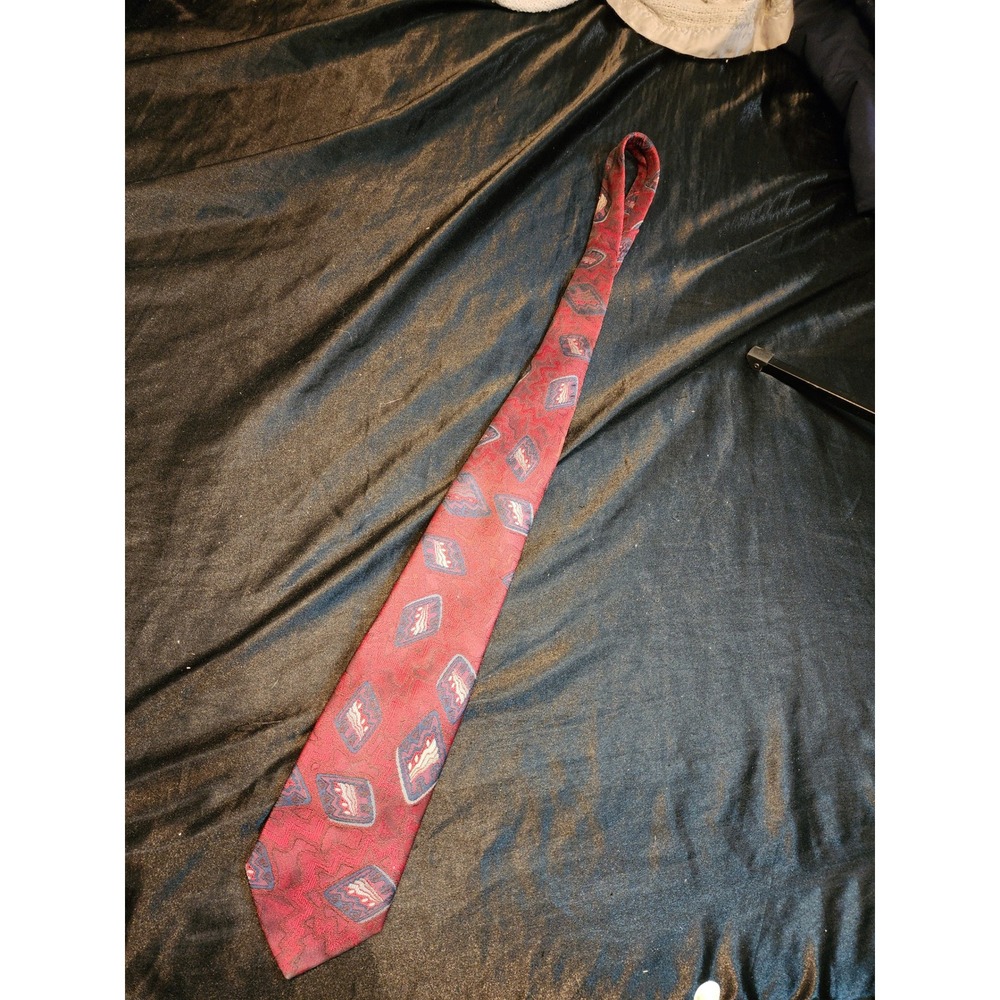 Carlos Tomasini Mens Silk Necktie Red Geometric Diamond Patern Abstract Silk Tie